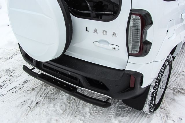 Защита Slitkoff заднего бампера d57 со ступенькой стальной для Lada Niva Travel 2020-2026 ЧЕРНАЯ матовая. Артикул NivTR015B