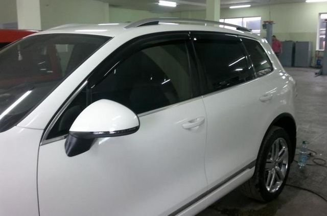 Дефлекторы SIM для окон Volkswagen Touareg II 2010-2018. Артикул SVOTOU1032