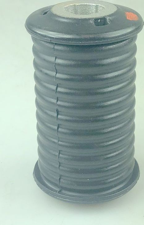 Втулка рессоры Hutchinson. Артикул 590600