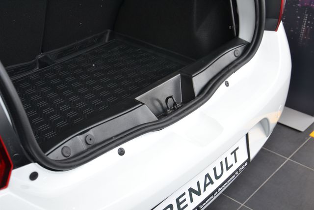 Накладки PT Group в проём багажника (ABS) для Renault Sandero Stepway II 2014-2018. Артикул 07020402