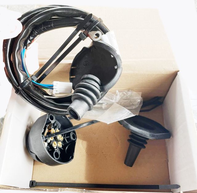 Штатная электрика фаркопа ECS (полный комплект) 7-полюсная для Hyundai Santa Fe IV (авто с подготовкой) 2018-2026. Артикул HY123BG