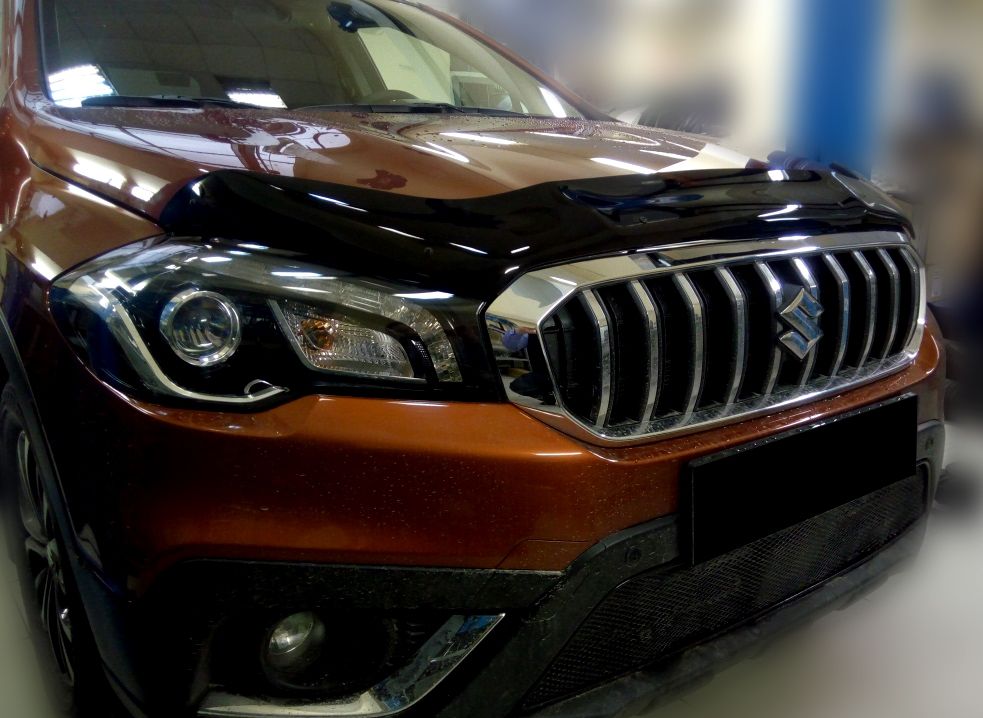 Дефлектор SIM для капота Suzuki SX4 II рестайлинг S-Cross 2016-2026. Артикул SSZSX41612