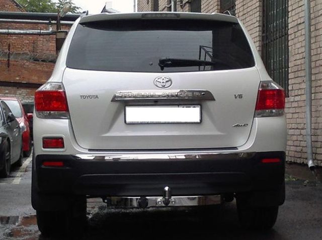 Фаркоп Oris (ранее Bosal) для Toyota Highlander II 2007-2013. (с декор. пластиной) Фланцевое крепление. Артикул 3086-FL