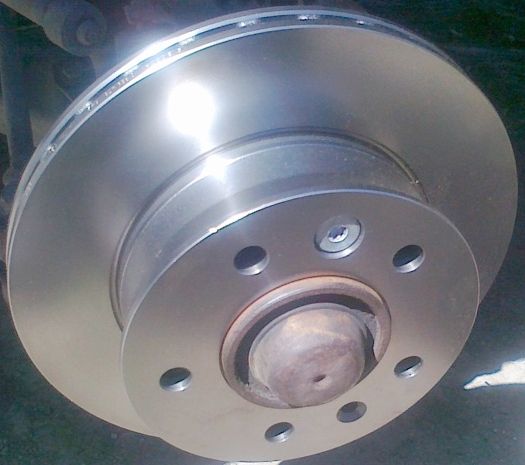 Тормозной диск Bosch передний для Mercedes-Benz Sprinter Classic (909) 2013-2026. Артикул 0 986 478 849