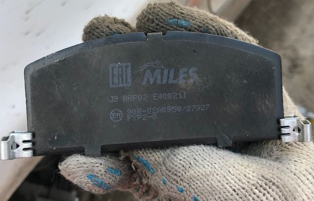 Тормозные колодки Miles (Low-Metallic). Артикул E400211
