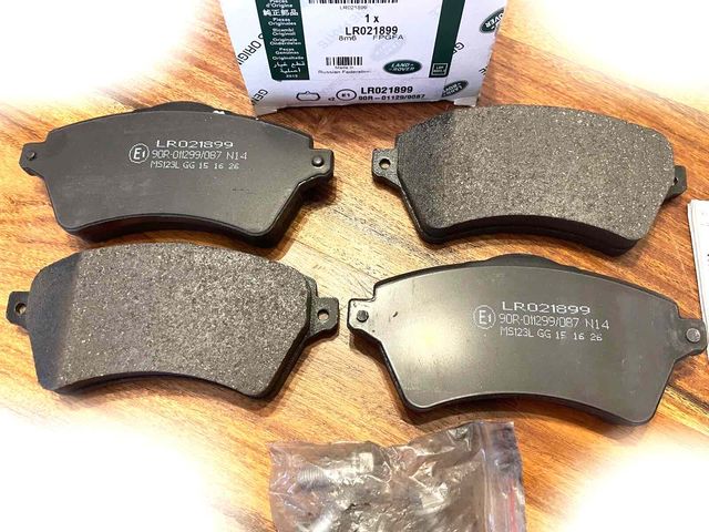 Тормозные колодки Land Rover. Артикул LR021899