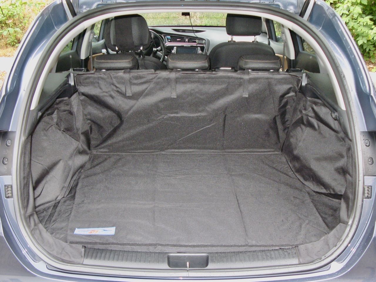 Защитный чехол AUTOSMSTUDIO "Standart" в багажник автомобиля для Kia Ceed II универсал 2012-2018, серый. Артикул TP-K1SWIII-STD-GR