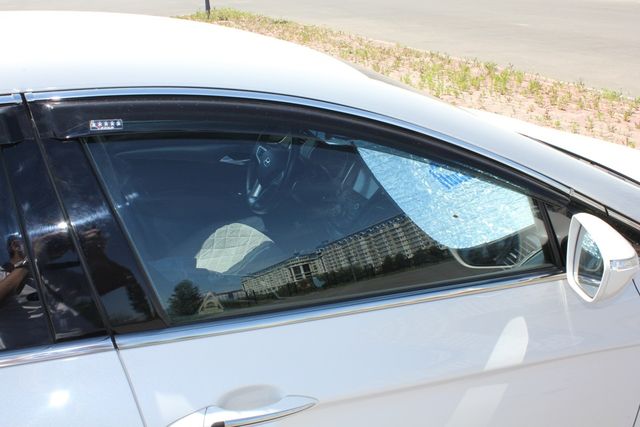 Дефлекторы V-Star для окон (с хром. молдингом) Hyundai i40 седан 2011-2019. Артикул CHR23298