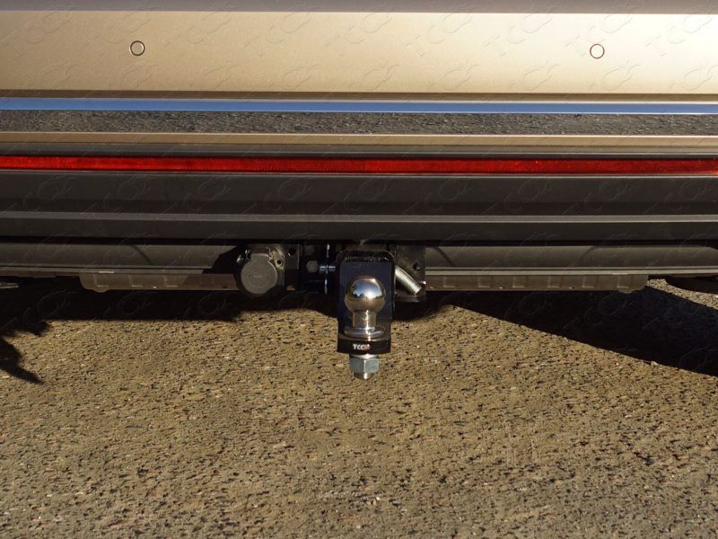 Фаркоп ТСС оцинкованный под американский квадрат для Volkswagen Touareg III (в т.ч. R-Line) 2018-2026 (нерж. шар). Артикул TCU00124N