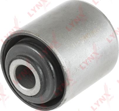Сайлентблок переднего рычага подвески LYNXauto. Артикул C9802
