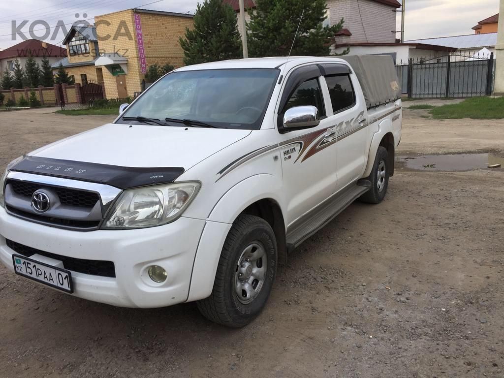 Дефлектор VT52 для капота Toyota Hilux VII 2005-2011. Артикул TYA63VT