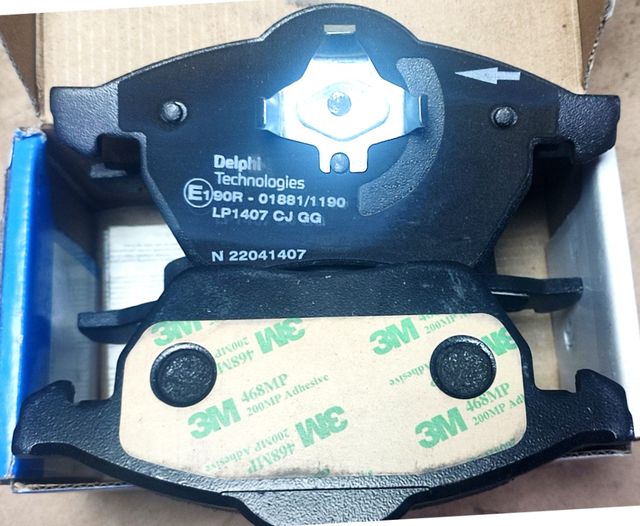 Тормозные колодки Delphi (Low-Metallic). Артикул LP1407