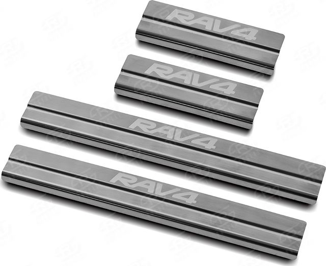 Накладки RusStal на пороги (лист нерж. шлифованный с надписью) для Toyota RAV4 V 2019-2026. Артикул TR4Z19-03