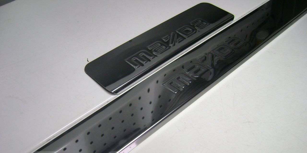 Накладки Ладья на внутренние пороги (штамп) для Mazda универсальные. Артикул 014.13.28