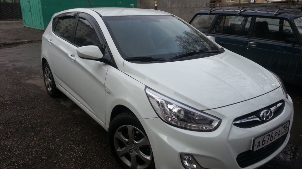 Дефлекторы "EGR" для окон Hyundai Solaris хэтчбек 2010-2017. Артикул 92435024B