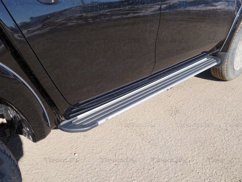 Пороги алюминиевые ТСС Slim Line Silver 1820 мм для Mitsubishi L200 V до рестайлинга 2015-2019. Артикул MITL20015-30S