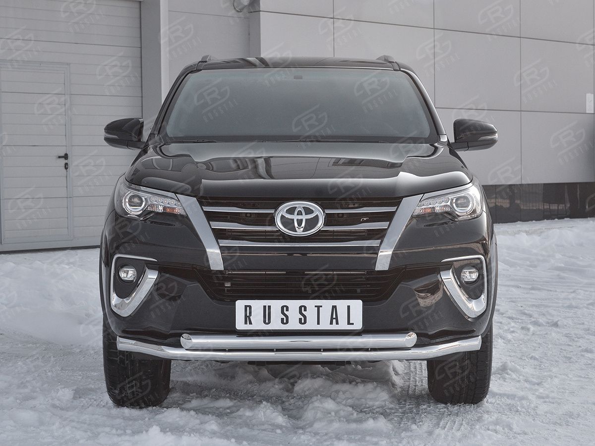 Защита RusStal переднего бампера d63 секции-d63 дуга для Toyota Fortuner II (для России) 2017-2020. Артикул TFZ-002881