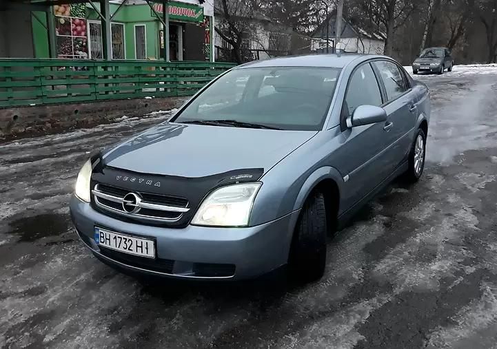 Дефлектор Vip-Tuning для капота (c облицовкой радиатора) Opel Vectra C седан 2002-2005. Артикул OP12