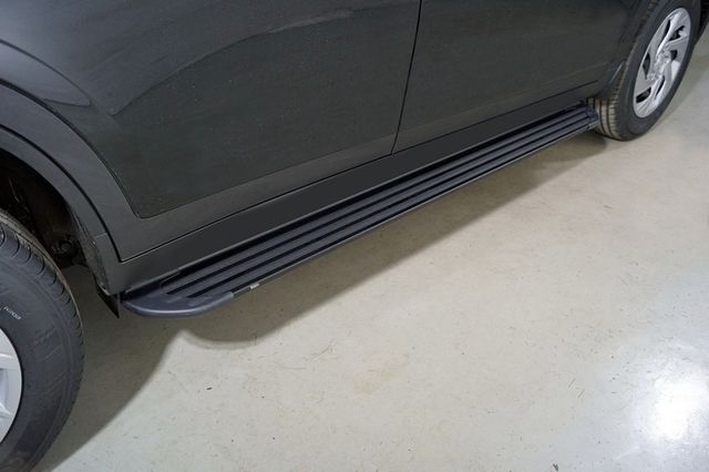 Пороги алюминиевые ТСС Slim Line Black 1820 мм для Haval Dargo 2022-2026. Артикул HAVDAR22-29B