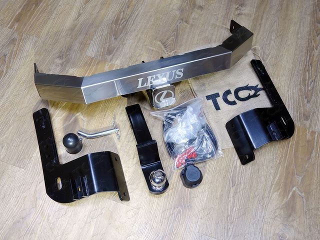 Фаркоп оцинкованный под американский квадрат ТСС для Lexus LX 570 Superior 2017-2022 с накладкой с надписью Lexus . Артикул TCU00101