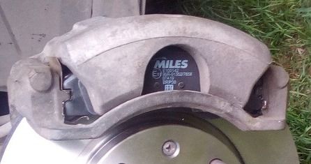 Тормозные колодки Miles (Semi-Metallic). Артикул E100142