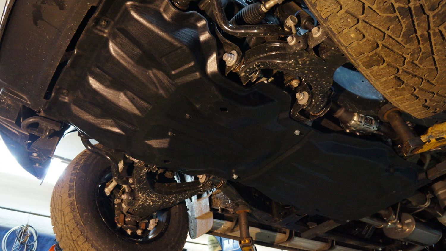 Защита композитная АВС-Дизайн для картера и КПП Toyota Tundra 4WD II 2013-2021. Артикул 24.21k