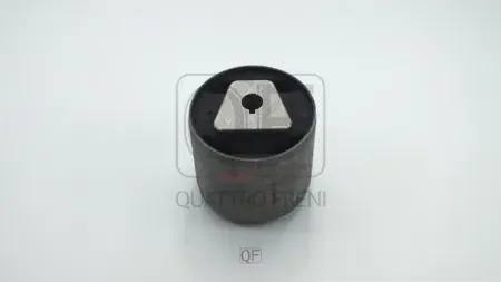 Сайлентблок переднего нижнего рычага (Quattro Freni). Артикул qf30d00152