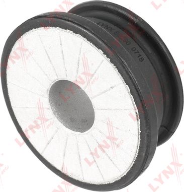 Сайлентблок передней балки LYNXauto. Артикул B8290