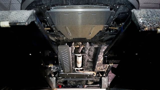 Защита алюминиевая ТСС (4 мм) для топливной магистрали, бака, картера и КПП Lada Vesta Cross 2022-2026. Артикул ZKTCC00652K