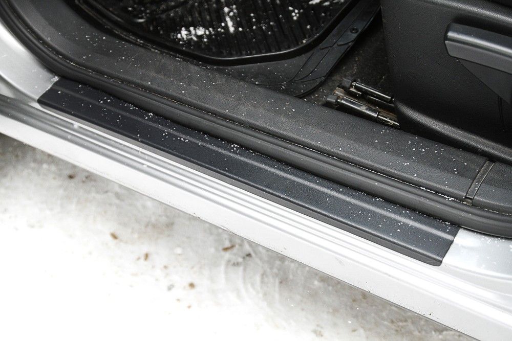 Накладки Русская Артель на внутренние пороги передних дверей для Nissan Qashqai I 2007-2010. Артикул NNQ-008812