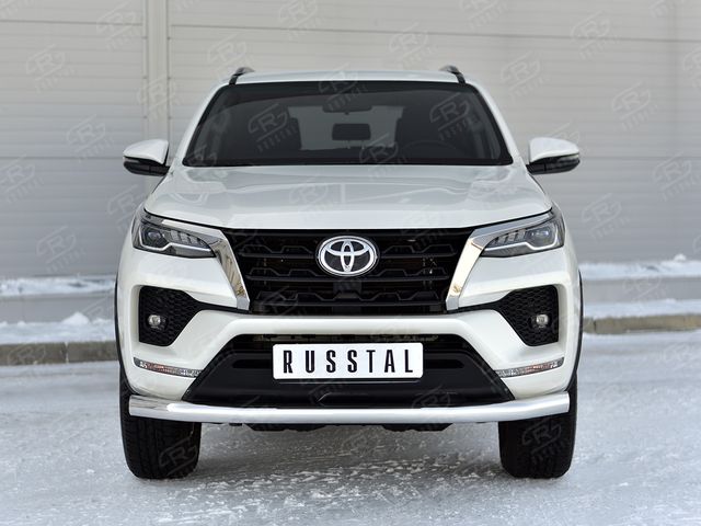 Защита RusStal переднего бампера d76 секции для Toyota Fortuner II 2020-2026. Артикул TFRZ-003529