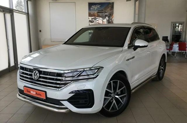 Дефлекторы Cobra Tuning для окон (c хром. молдингом) Volkswagen Touareg III 2018-2026. Артикул V25718CR
