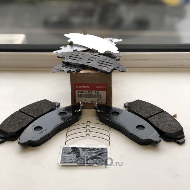 Тормозные колодки Honda. Артикул 45022TZ5R02