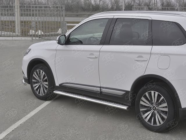 Защита порогов RusStal труба 120х60 овал с проступью для Mitsubishi Outlander III 3-й рестайлинг 2018-2026. Артикул MOO-003206