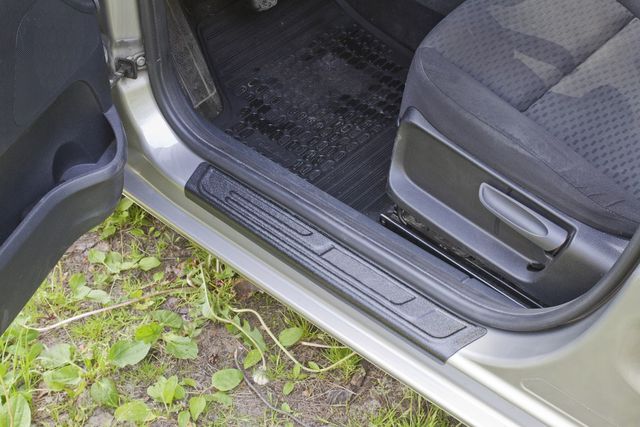 Накладки Русская Артель на внутренние пороги дверей для Skoda Fabia II 2007-2014. Артикул NS-152402