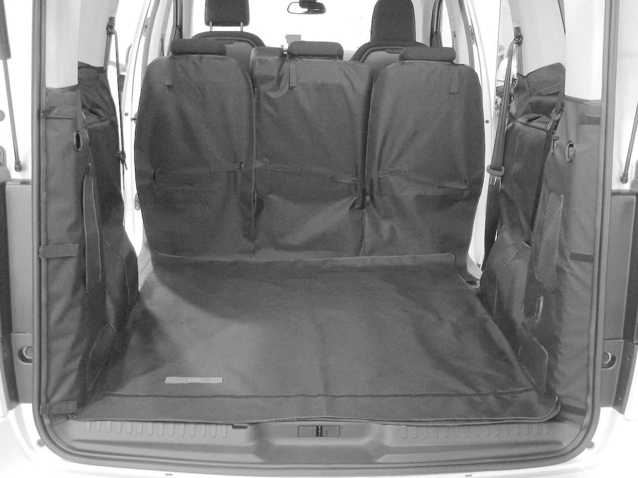 Защитный чехол AUTOSMSTUDIO "Maxi" в багажник автомобиля для Citroen Spacetourer (Feel M) 2016-2026, серый. Артикул TP-CT-SPTFM-MAXI-GR