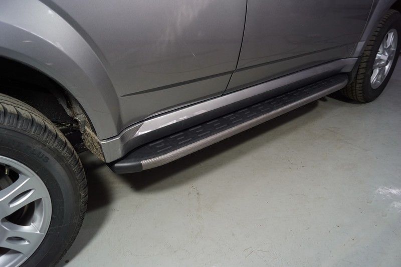 Пороги алюминиевые ТСС с пластиковой накладкой 1720 мм для Haval H5 2020-2026 Карбон серые. Артикул HAVH520-32GR