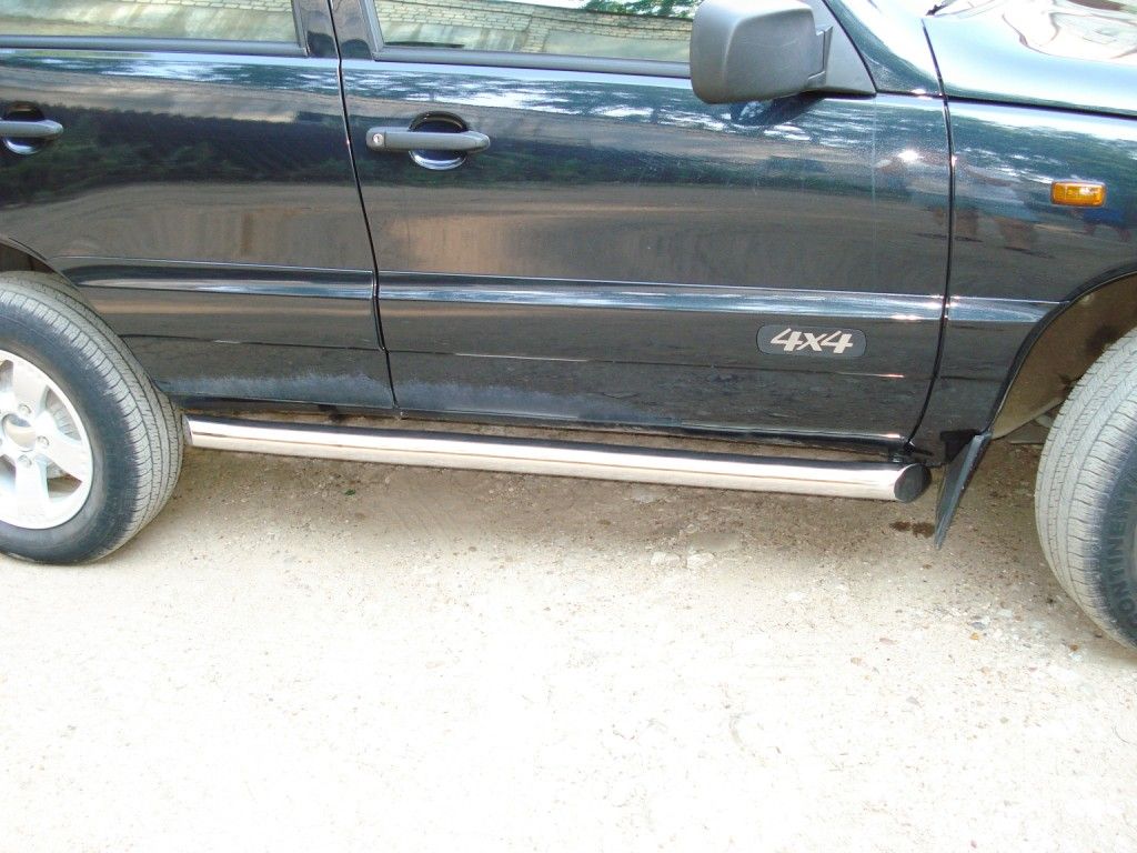 Защита порогов RusStal труба d63 (вариант 1) для Chevrolet Niva 2009-2020. Артикул NBT-0011801