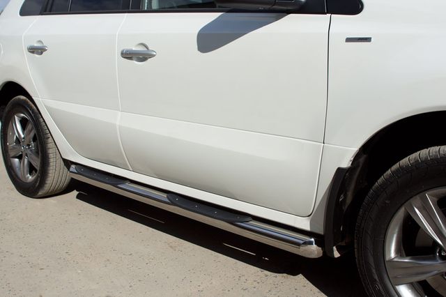 Защита порогов RusStal труба d76 с накладками (вариант 1) для Renault Koleos 2012-2025. Артикул RKT-0005861