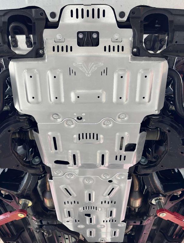 Защита алюминевая Falcon для радиатора, картера, РК, КПП Toyota Land Cruiser 300 бензин 2023-2026. Артикул 8119382384