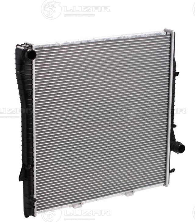 Радиатор охлаждения двигателя Luzar для BMW X5 I (E53) 2000-2006. Артикул LRc 26190