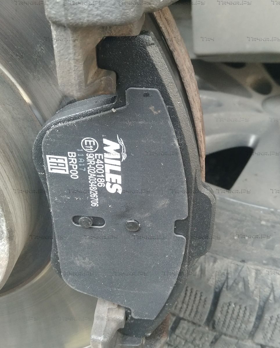 Тормозные колодки Miles (Semi-Metallic) передние для Audi Q3 I (8U) 2011-2018. Артикул E100186
