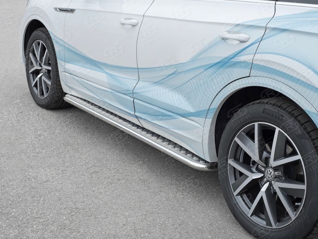 Защита порогов RusStal труба d42 с листом (Лист алюм, проф. нерж) (Вариант 1) для Volkswagen Touareg III 2018-2026. Артикул VWTL-0030651