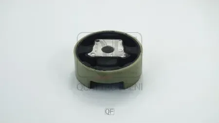 Сайлентблок переднего подрамника нижний (Quattro Freni). Артикул qf30d00133