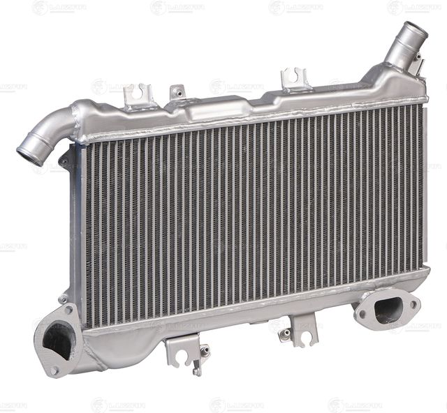 Интеркулер Luzar для Lexus LX 570 2015-2026. Артикул LRIC 1920