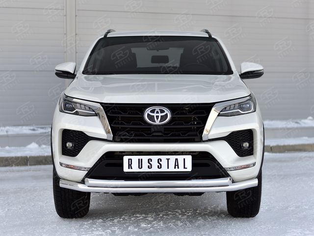 Защита RusStal переднего бампера d63 секции-d63 секции для Toyota Fortuner II 2020-2026. Артикул TFRZ-003527