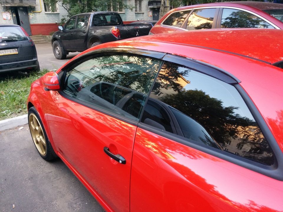 Дефлекторы Cobra Tuning для окон Kia Cerato II купе 3-дв. 2009-2013. Артикул K12509