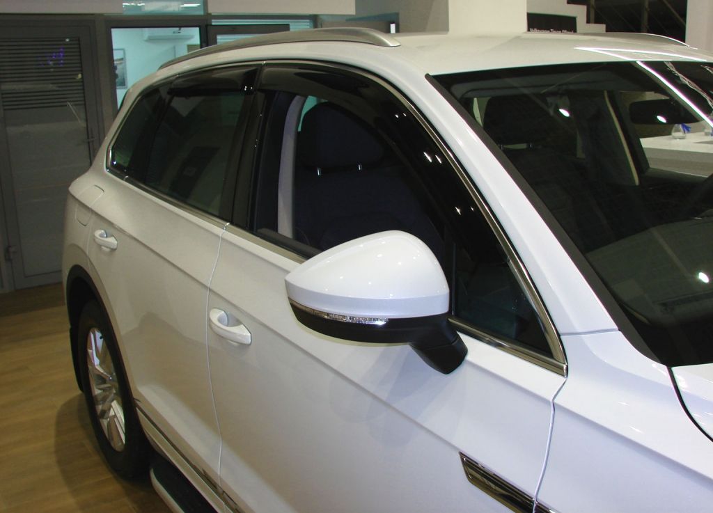 Дефлекторы SIM для окон Volkswagen Touareg III 2018-2026. Артикул SVOTOU1832