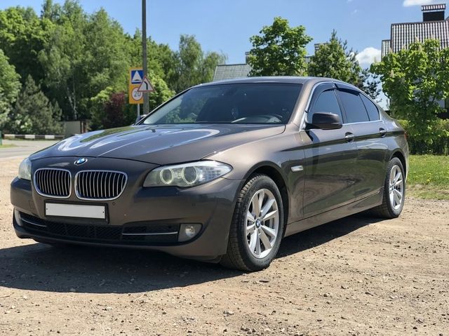 Дефлекторы V-Star для окон (с хром. молдингом) BMW 5 F11 2011-2026. Артикул CHR27072