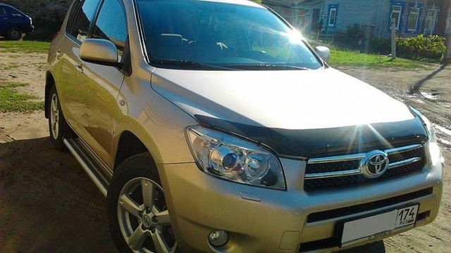 Дефлектор SIM для капота Toyota RAV4 до рестайлинга 2006-2009. Артикул STORAV0612